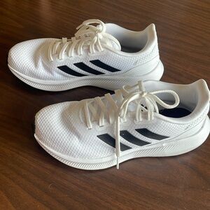 Adidas women’s cloud foam running shoes size 7.5